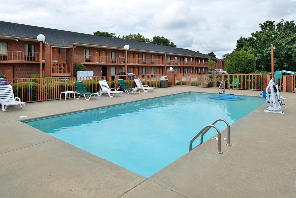 Sheridan America'S Best Value Inn & Suites מראה חיצוני תמונה