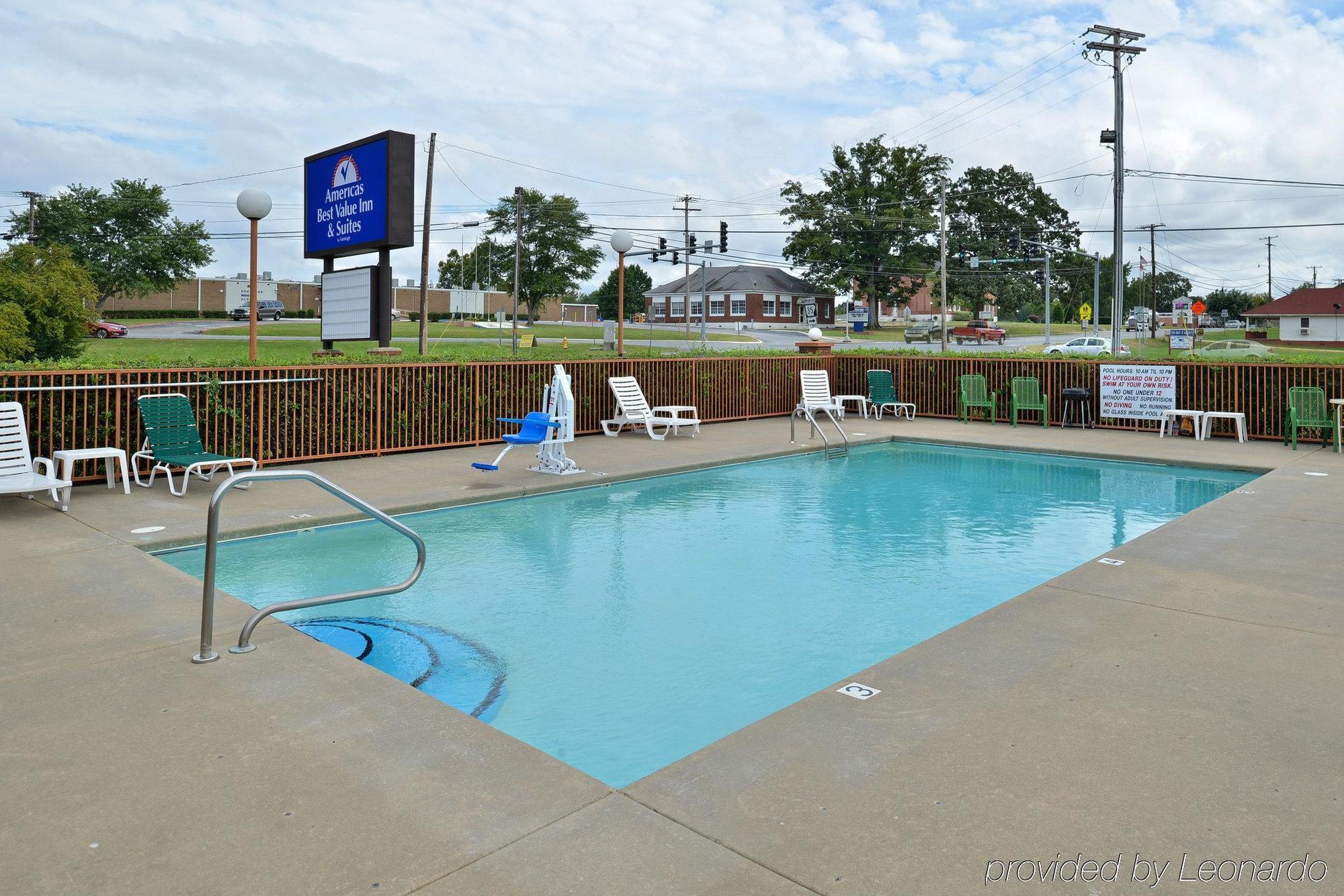 Sheridan America'S Best Value Inn & Suites מראה חיצוני תמונה