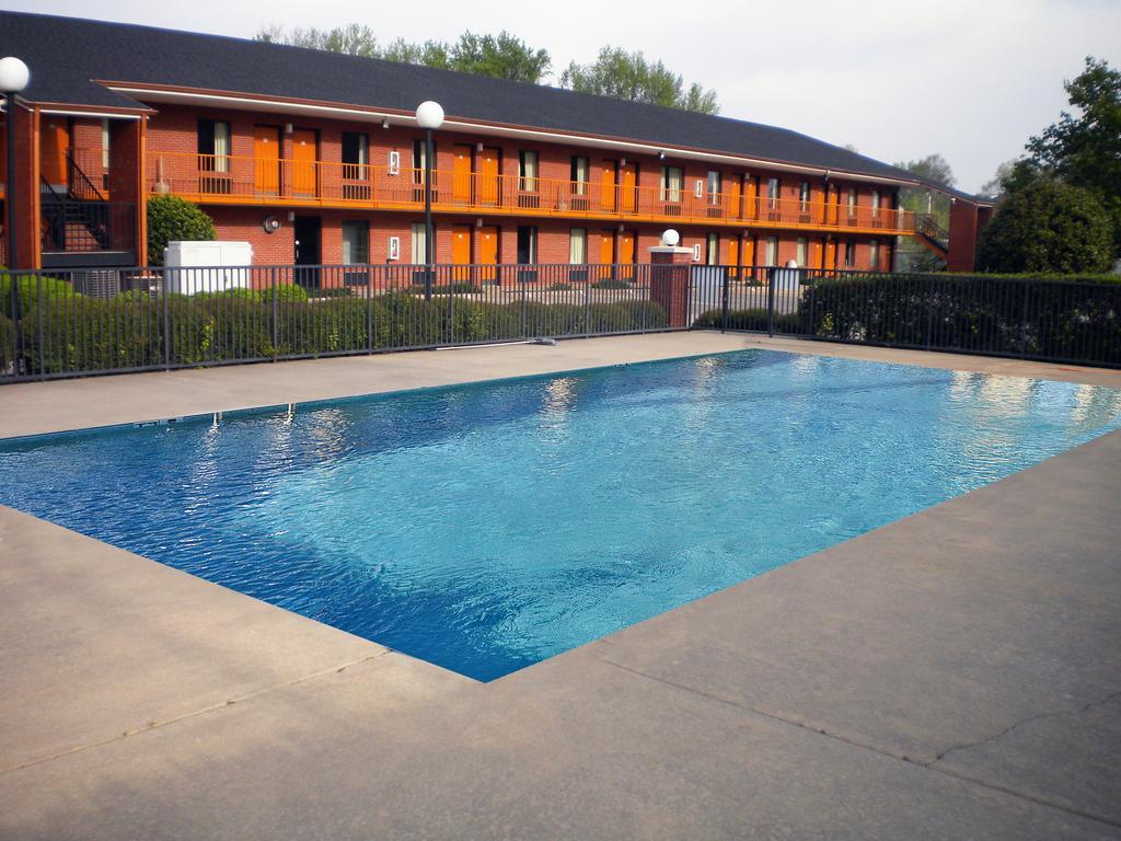Sheridan America'S Best Value Inn & Suites מראה חיצוני תמונה